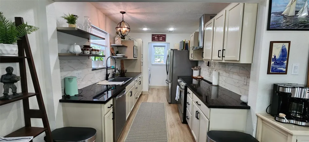 1002 Staples Avenue Seabrook, TX 77586