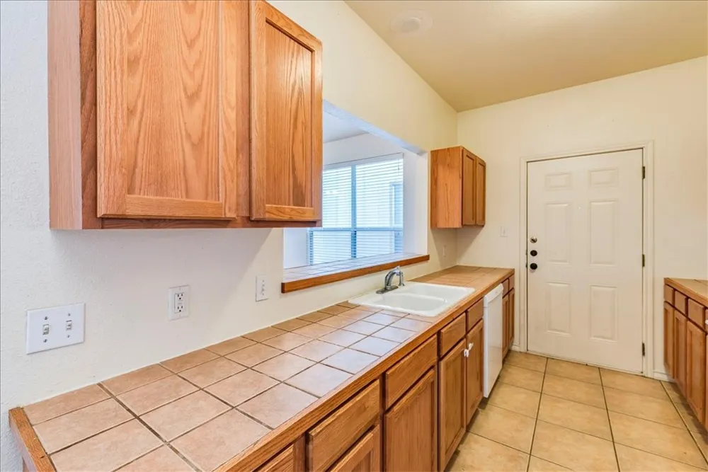 126 Sandstone Drive #F Jarrell, TX 76537