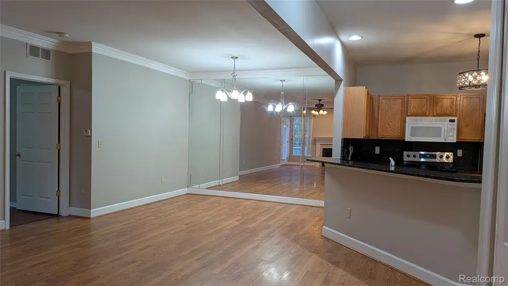 15286 CORNELL DRIVE Clinton Charter Township, MI 48038