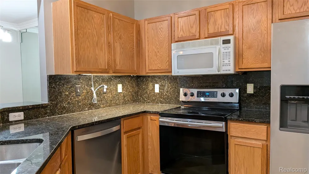 15286 CORNELL DRIVE Clinton Charter Township, MI 48038