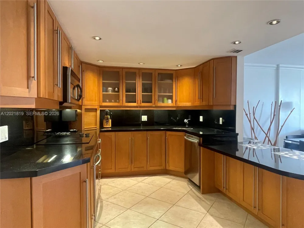 199 Ocean Lane Dr #413 Key Biscayne, FL 33149