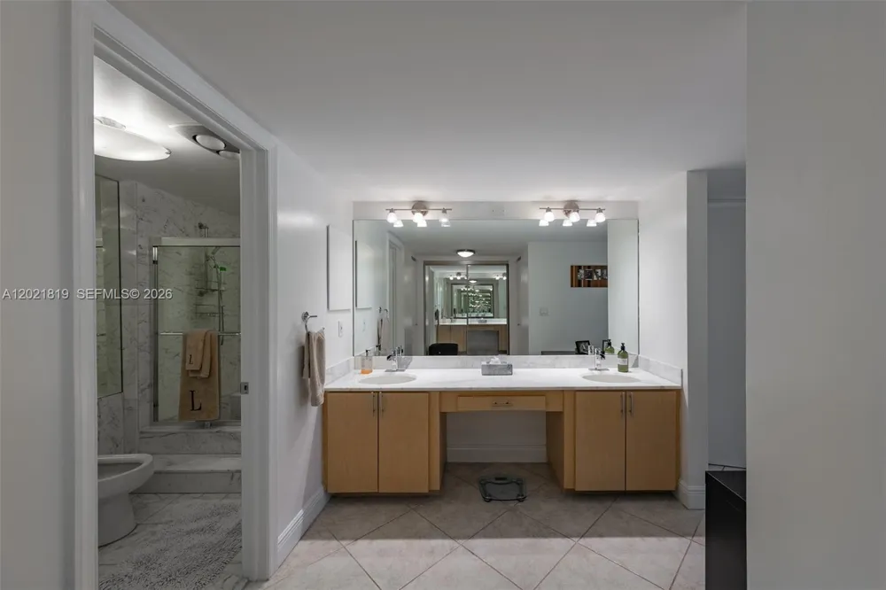 199 Ocean Lane Dr #413 Key Biscayne, FL 33149