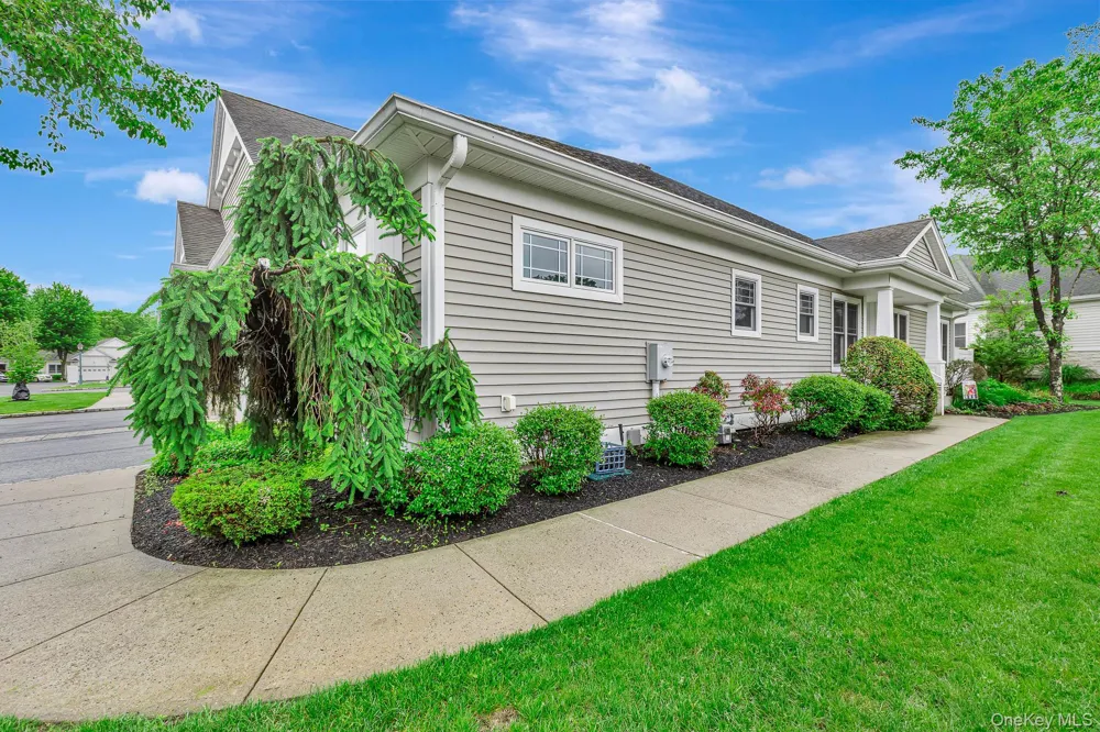 45 Oak Run Stony Brook, NY 11790