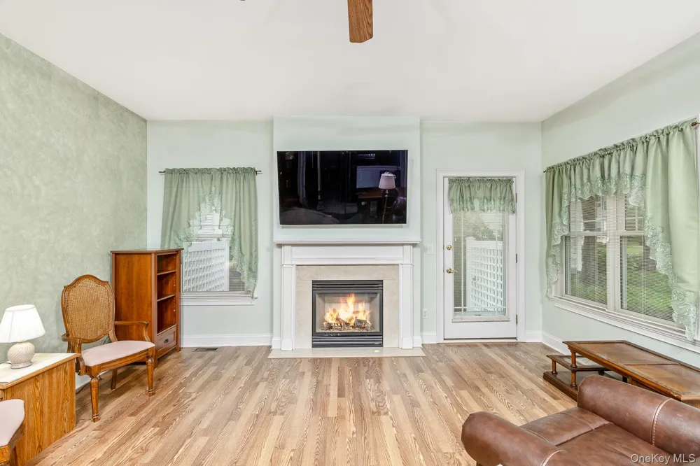 45 Oak Run Stony Brook, NY 11790