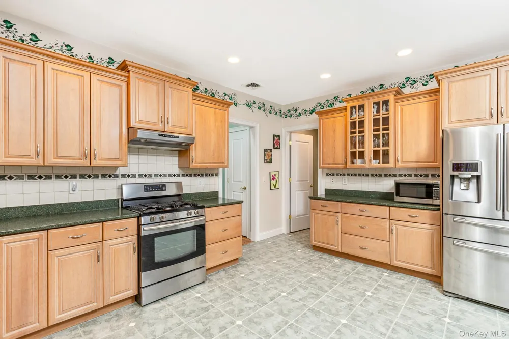 45 Oak Run Stony Brook, NY 11790