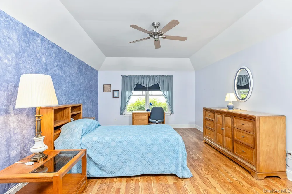 45 Oak Run Stony Brook, NY 11790