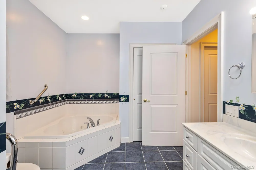 45 Oak Run Stony Brook, NY 11790