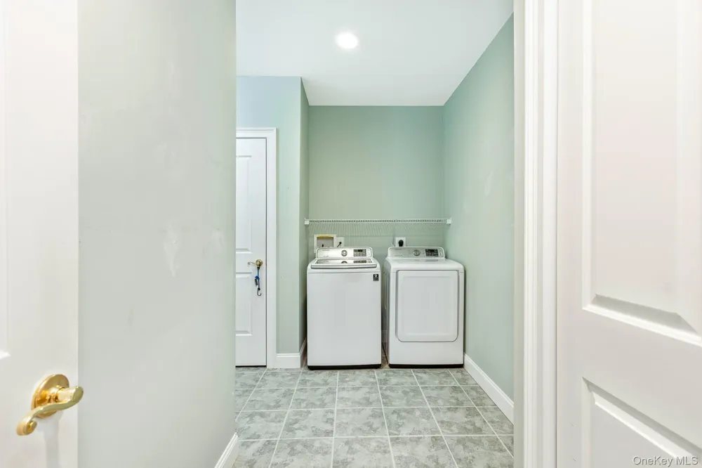 45 Oak Run Stony Brook, NY 11790