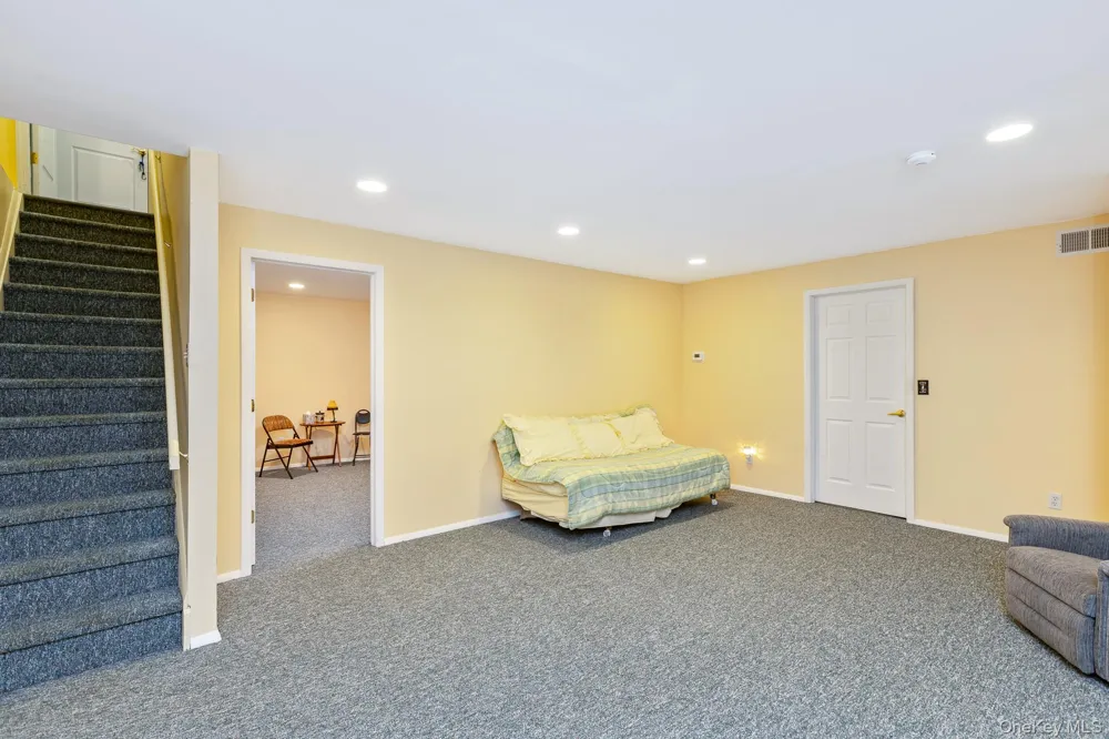 45 Oak Run Stony Brook, NY 11790