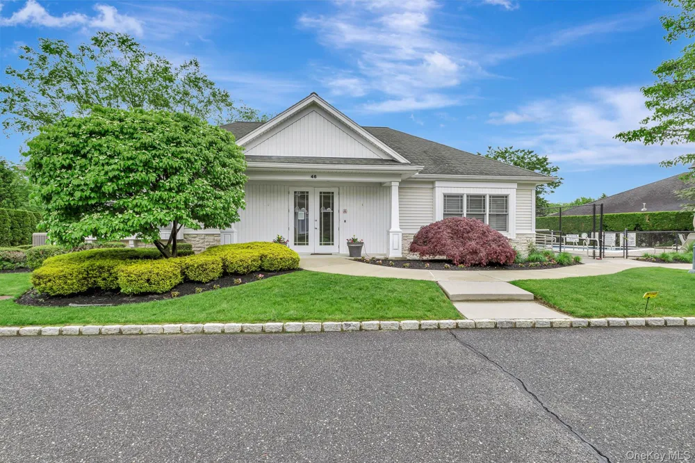 45 Oak Run Stony Brook, NY 11790