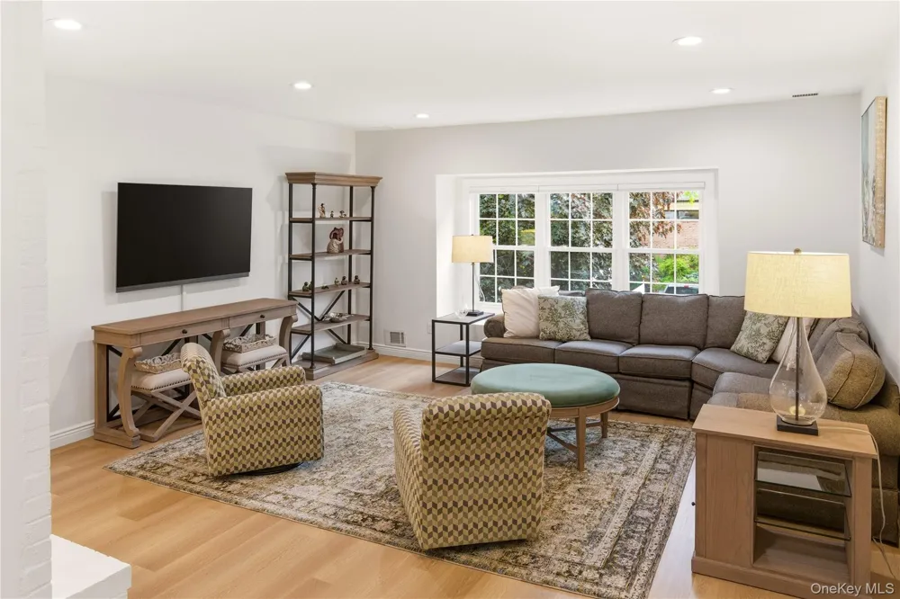 44 Hidden Ridge Drive Syosset, NY 11791