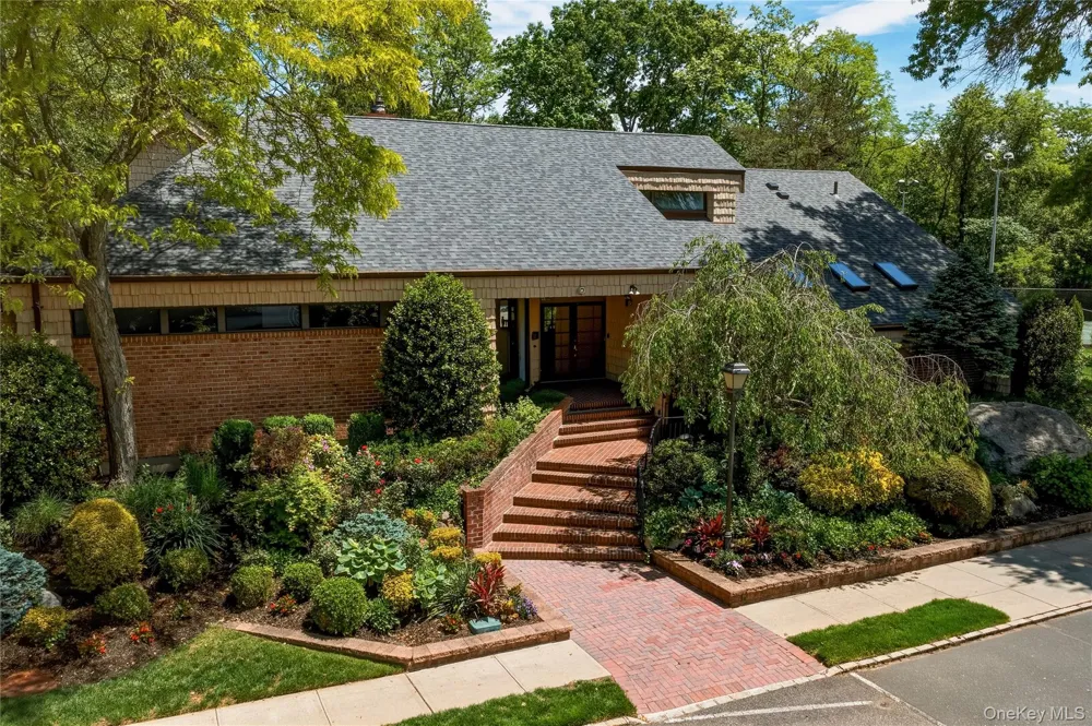 44 Hidden Ridge Drive Syosset, NY 11791