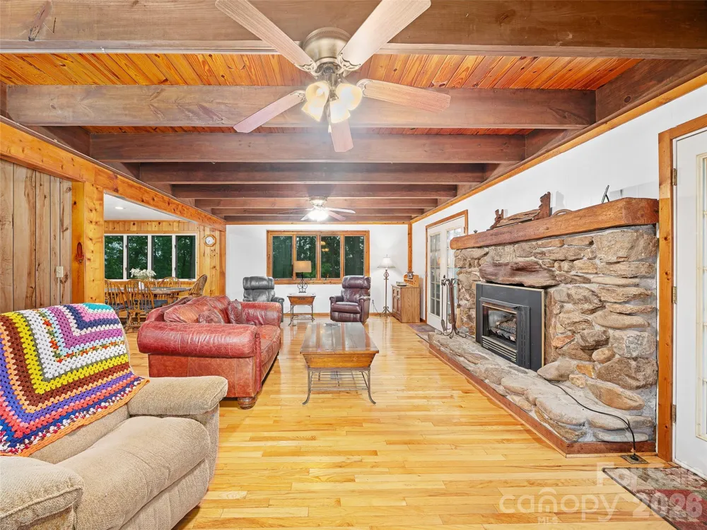 820 Wild Rose Lane Burnsville, NC 28714
