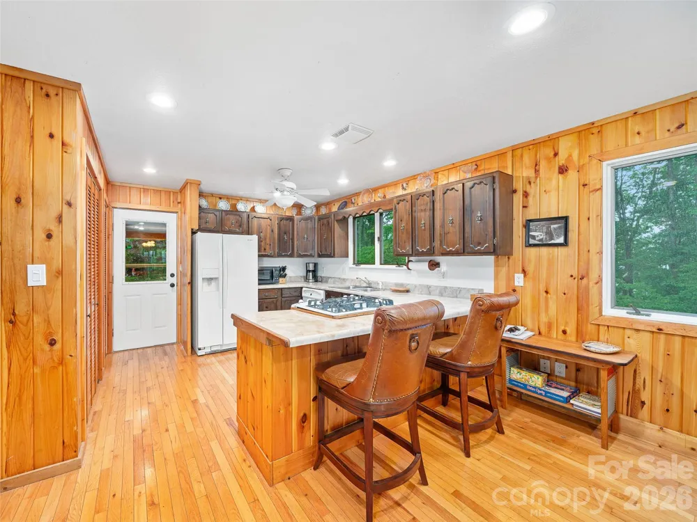 820 Wild Rose Lane Burnsville, NC 28714