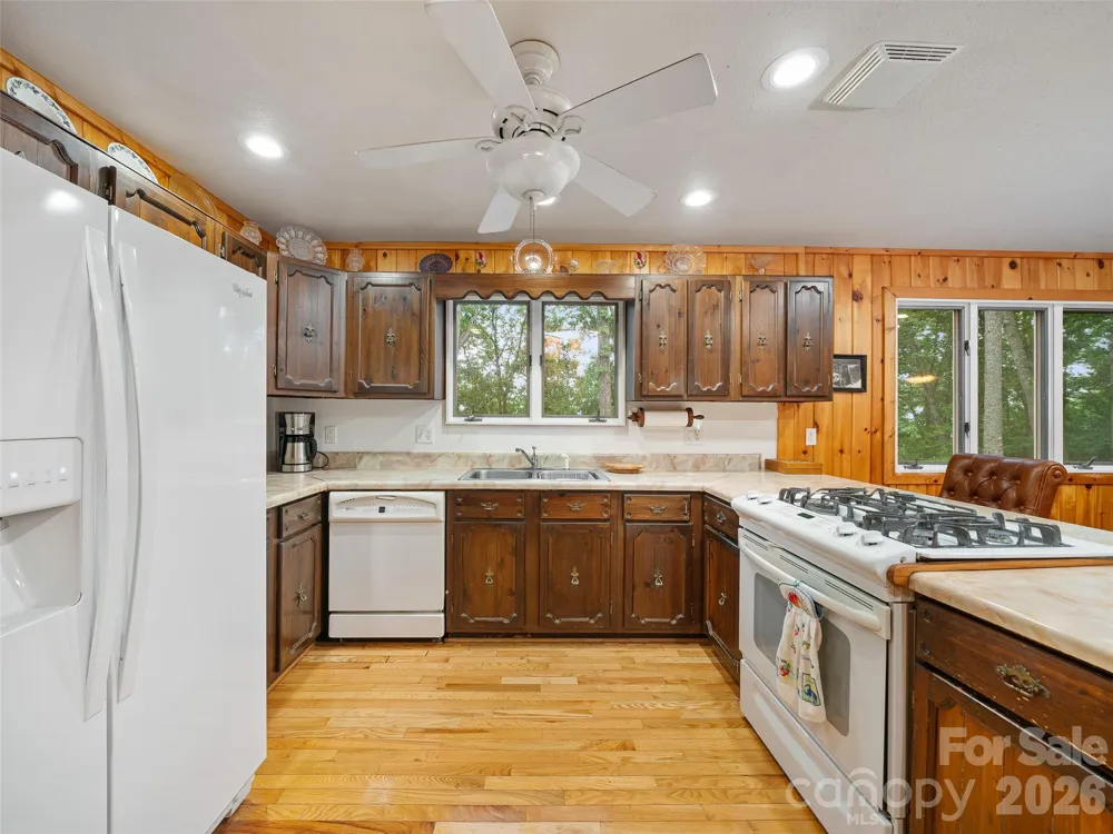 820 Wild Rose Lane Burnsville, NC 28714