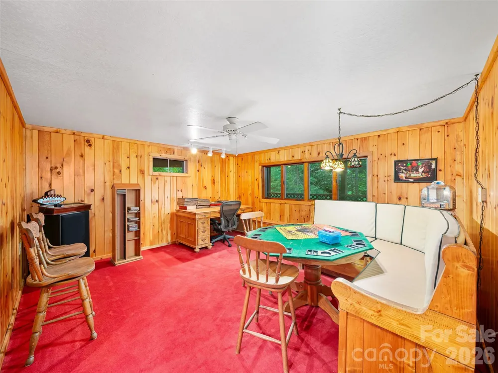 820 Wild Rose Lane Burnsville, NC 28714