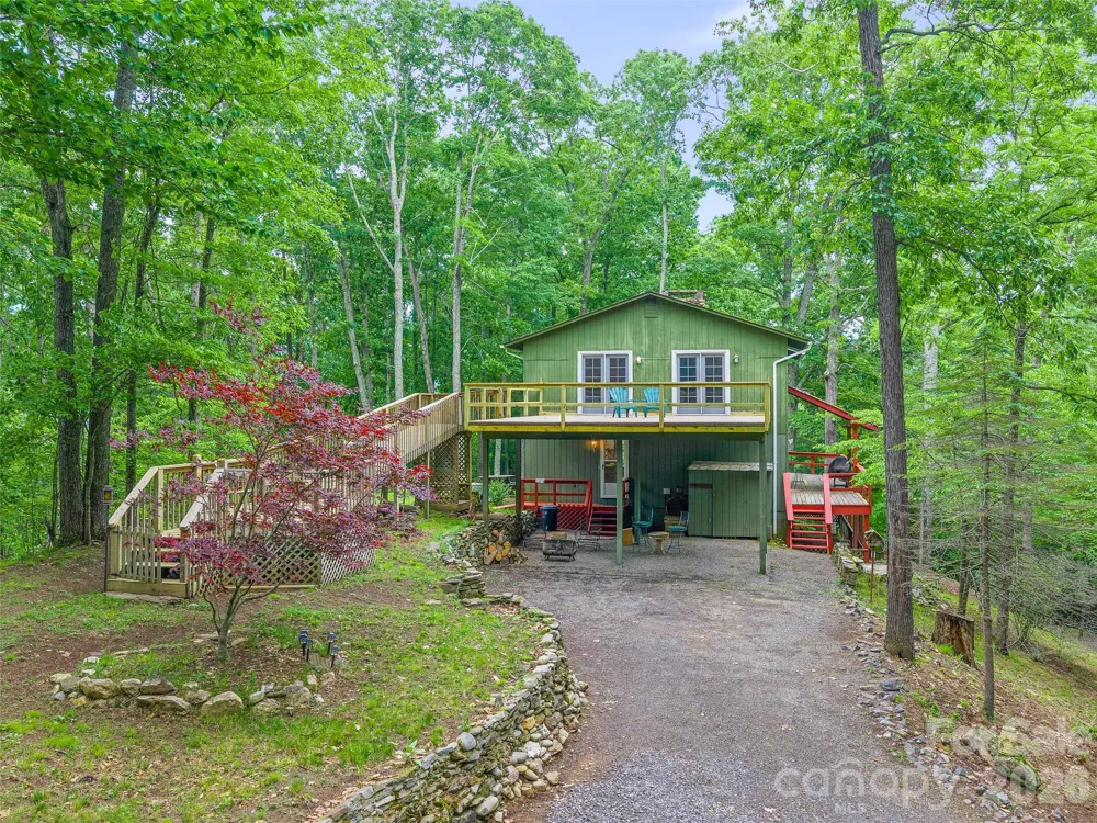 820 Wild Rose Lane Burnsville, NC 28714