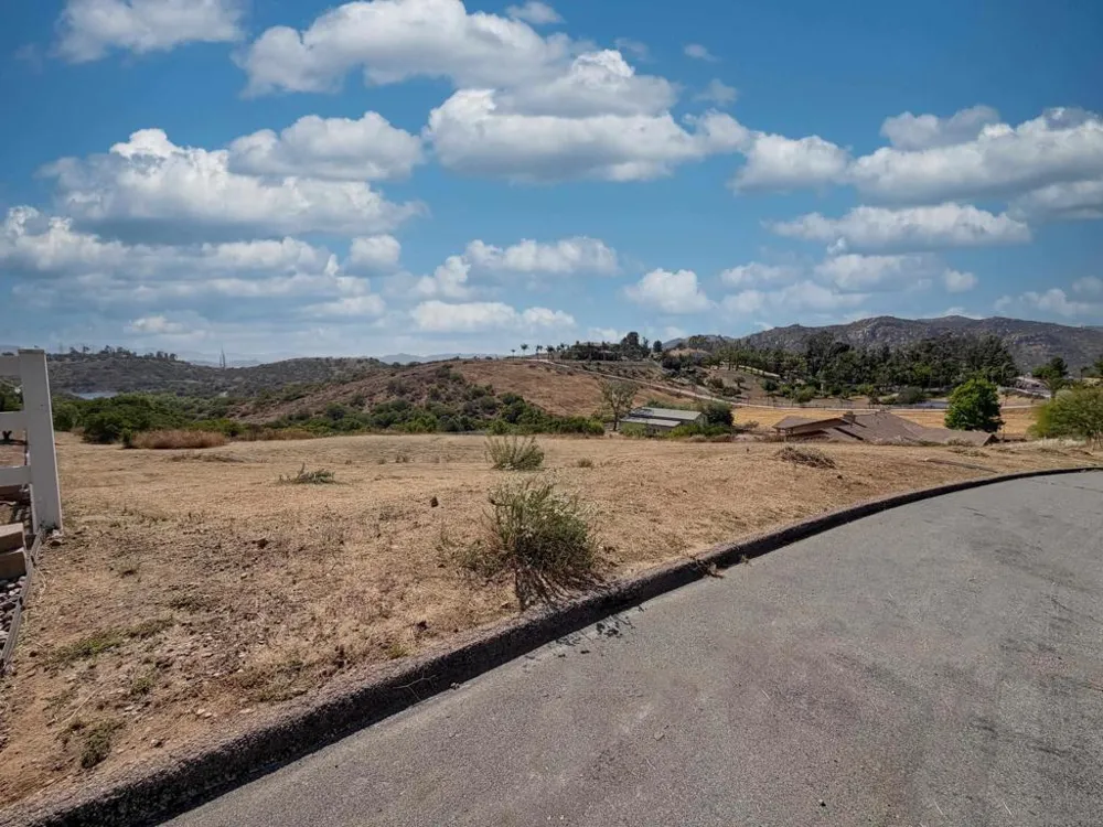 15530 SLEEPY CREEK RD El Cajon, CA 92021