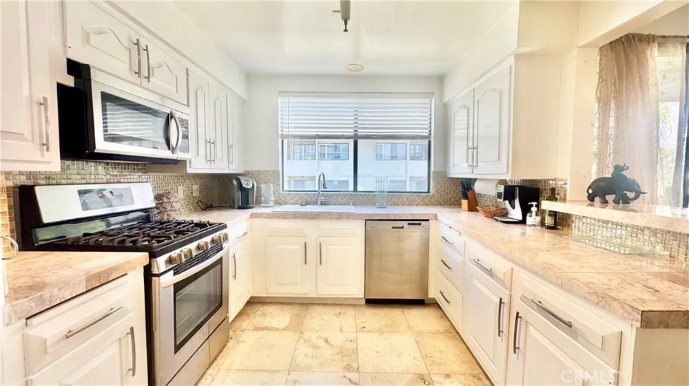 324 Palm Drive #407 Beverly Hills, CA 90210