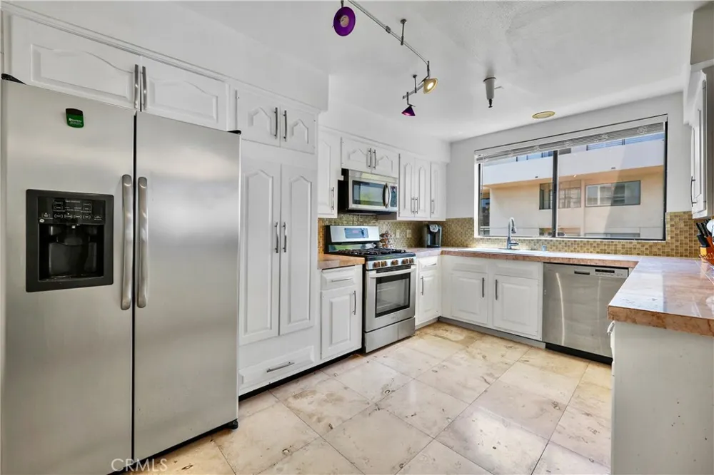 324 Palm Drive #407 Beverly Hills, CA 90210