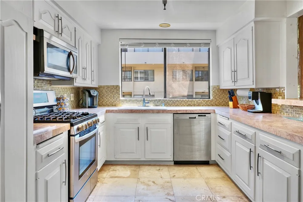 324 Palm Drive #407 Beverly Hills, CA 90210
