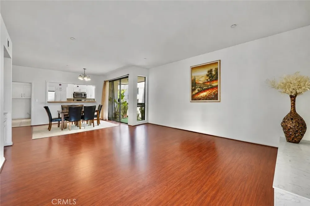 324 Palm Drive #407 Beverly Hills, CA 90210