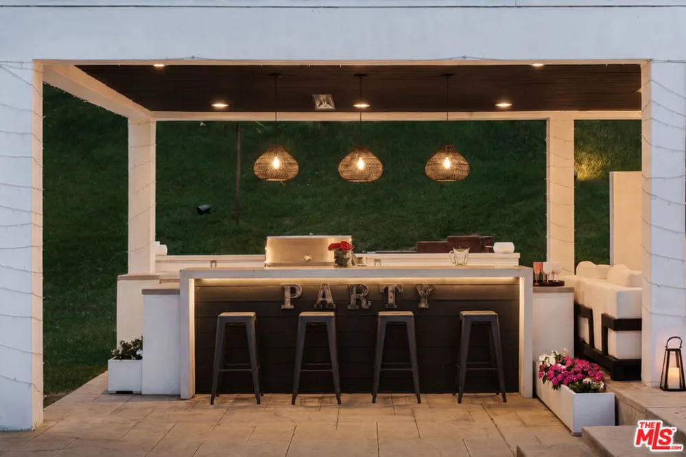 3801 Prado Del Trigo Calabasas, CA 91302