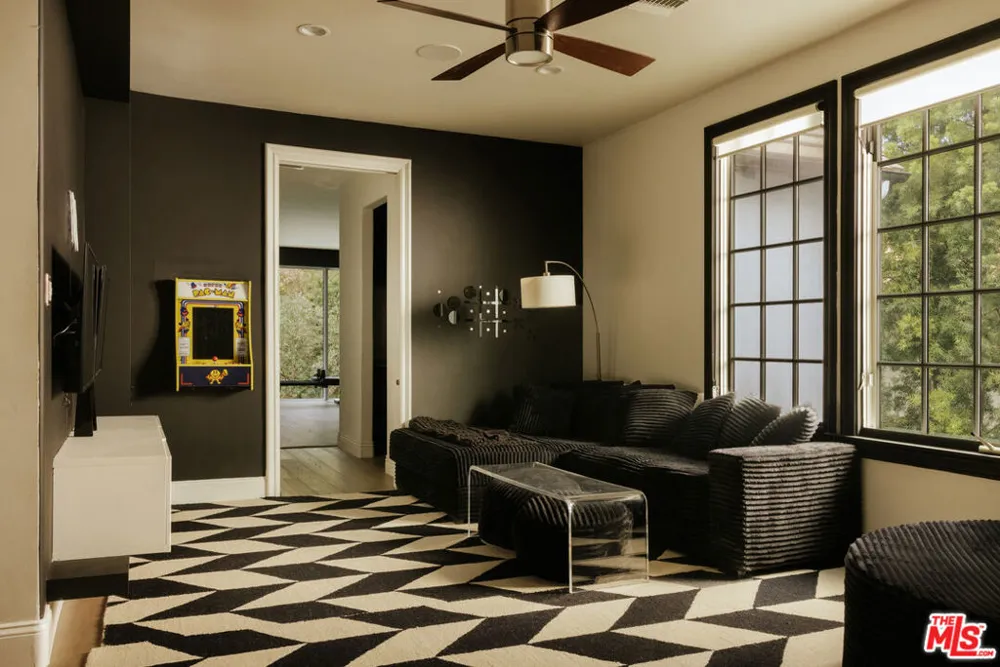 3801 Prado Del Trigo Calabasas, CA 91302