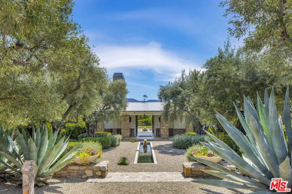 1888 Garst Lane Ojai, CA 93023