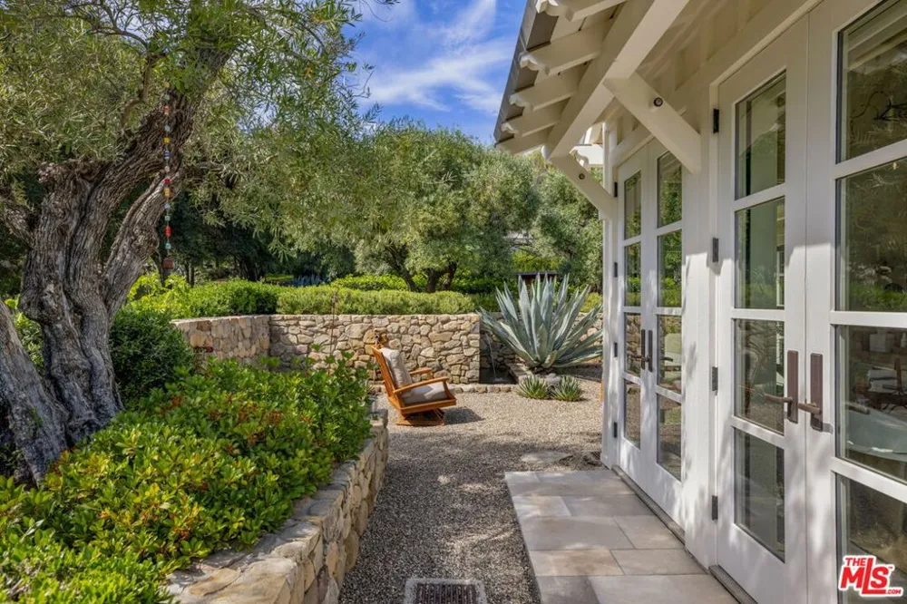 1888 Garst Lane Ojai, CA 93023