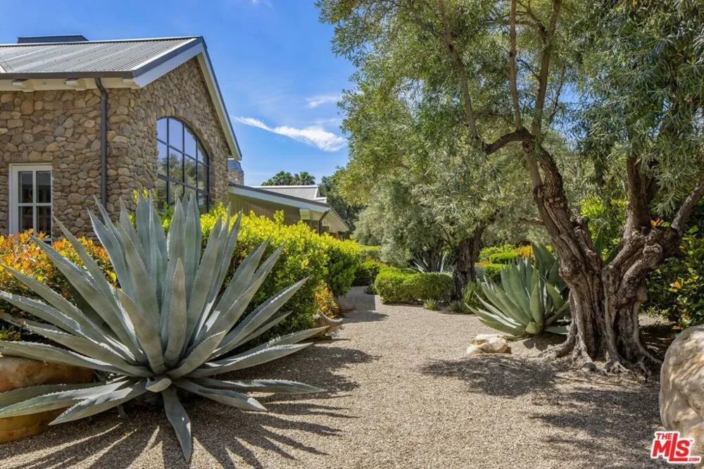 1888 Garst Lane Ojai, CA 93023