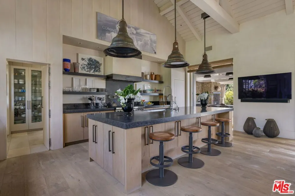 1888 Garst Lane Ojai, CA 93023