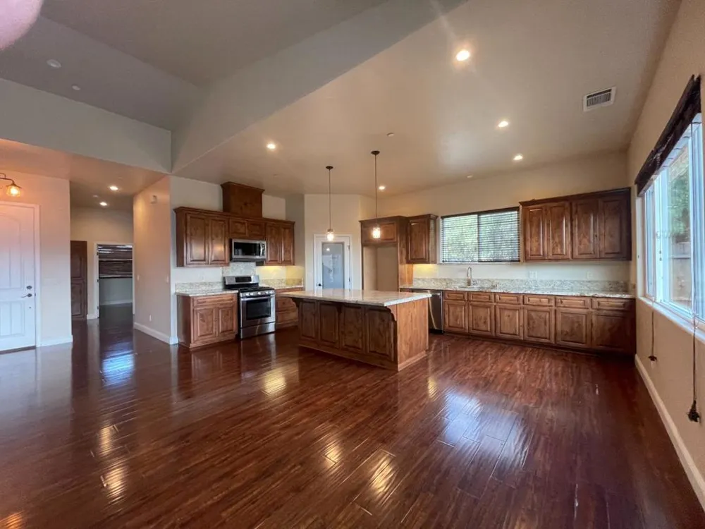 1360 Santa Ana Road Hollister, CA 95023