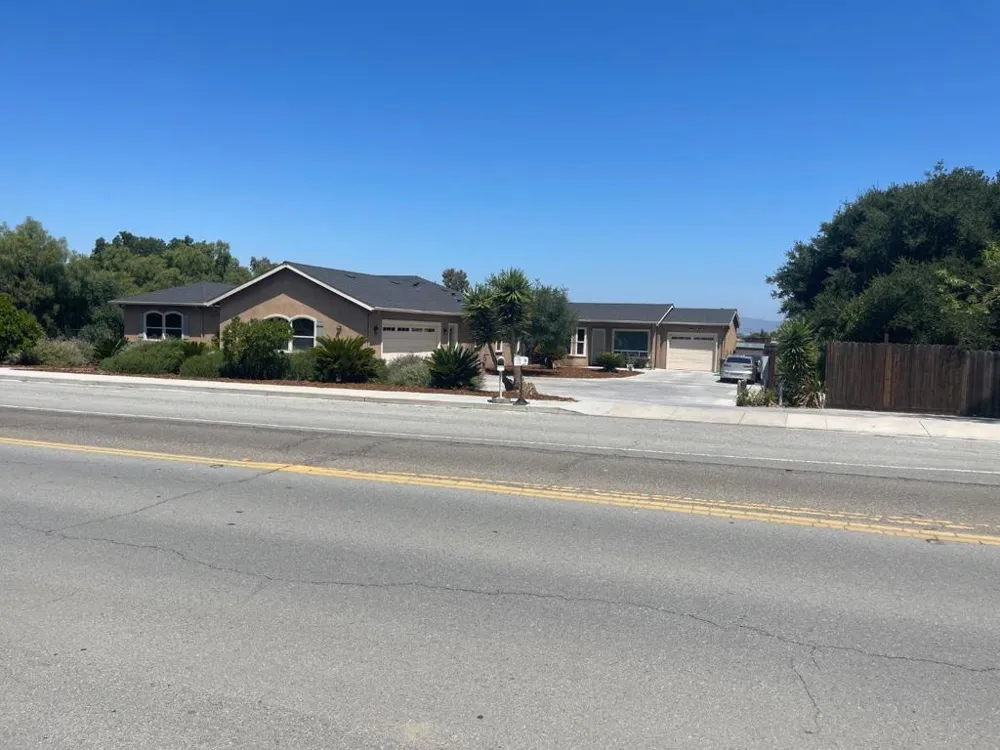 1360 Santa Ana Road Hollister, CA 95023