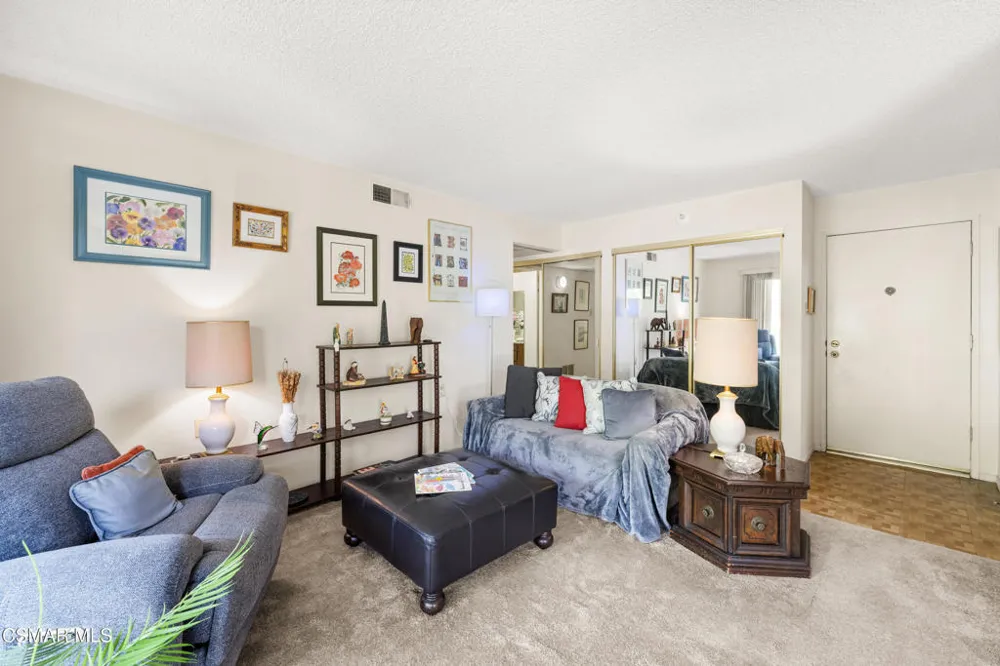 286 Oakleaf Drive #32 Thousand Oaks, CA 91360