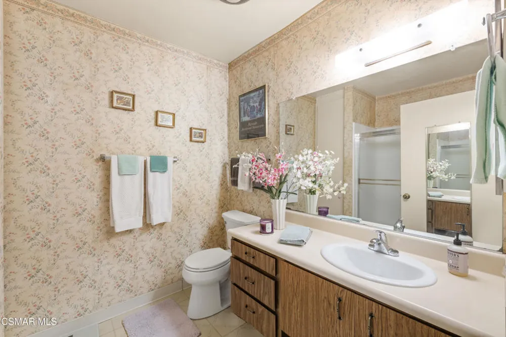 286 Oakleaf Drive #32 Thousand Oaks, CA 91360