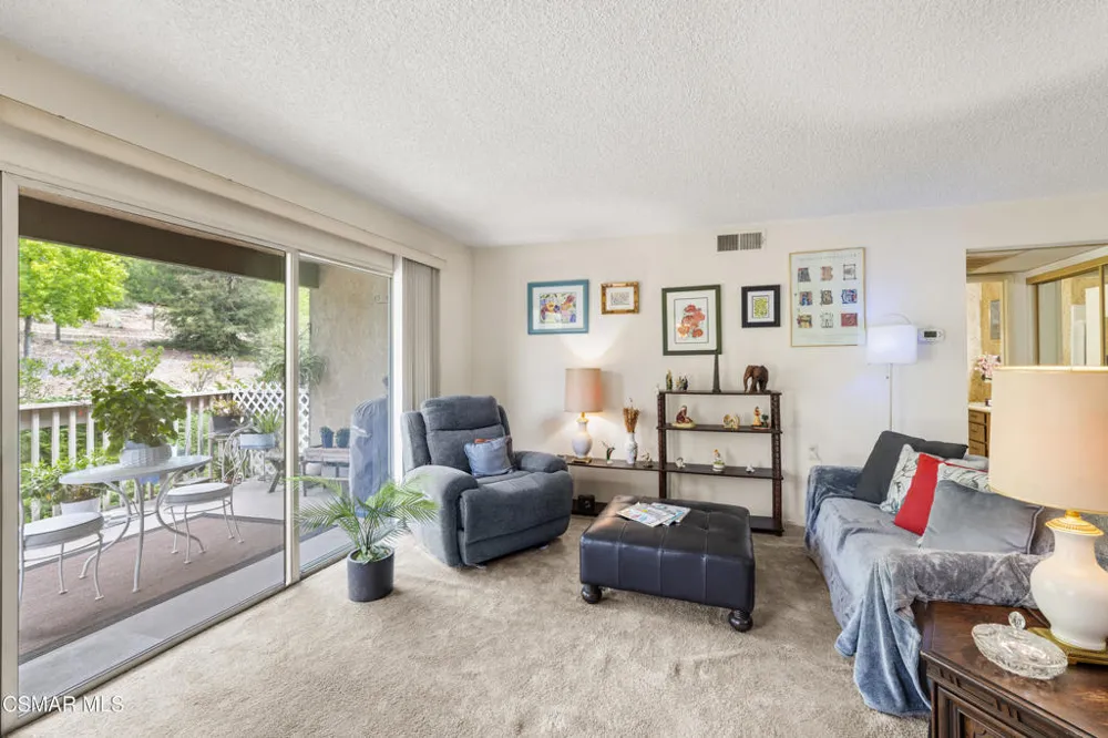 286 Oakleaf Drive #32 Thousand Oaks, CA 91360