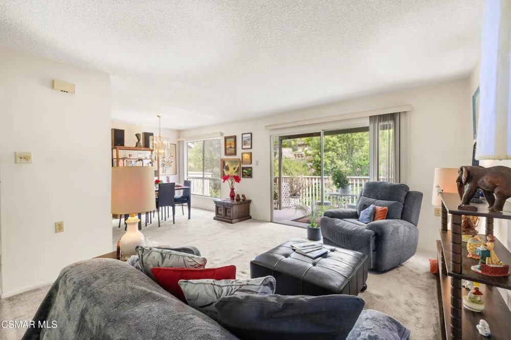 286 Oakleaf Drive #32 Thousand Oaks, CA 91360