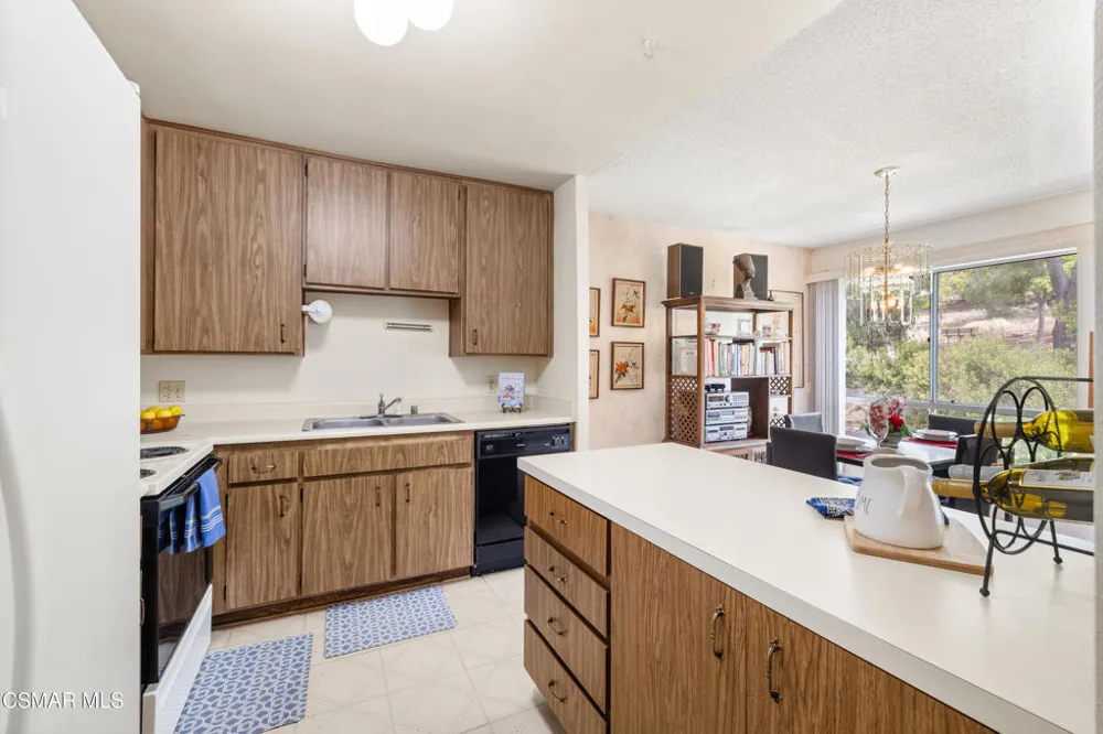 286 Oakleaf Drive #32 Thousand Oaks, CA 91360