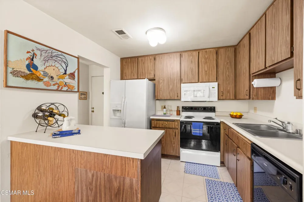 286 Oakleaf Drive #32 Thousand Oaks, CA 91360