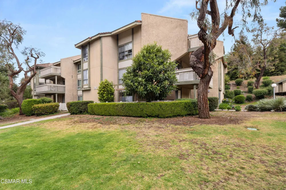 286 Oakleaf Drive #32 Thousand Oaks, CA 91360