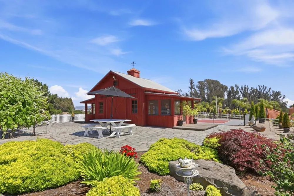155 Scarlet Court Watsonville, CA 95076