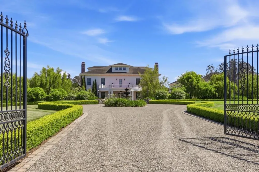 155 Scarlet Court Watsonville, CA 95076