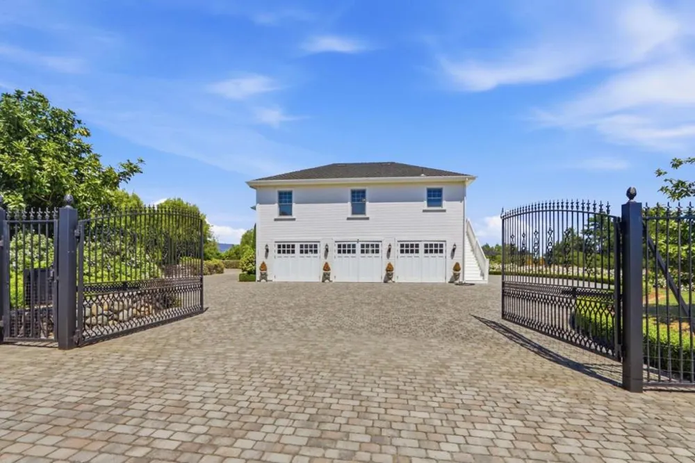 155 Scarlet Court Watsonville, CA 95076