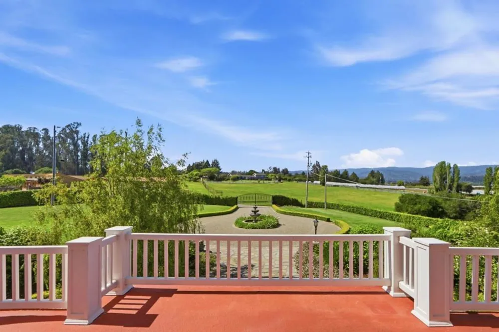 155 Scarlet Court Watsonville, CA 95076