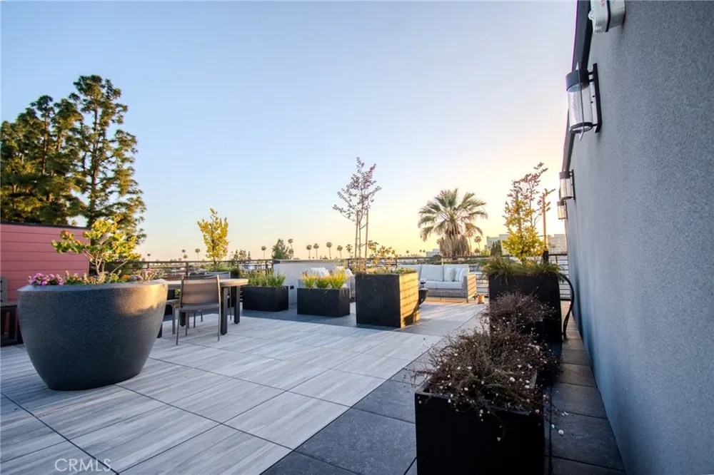 150 S Oak Knoll #202 Pasadena, CA 91101