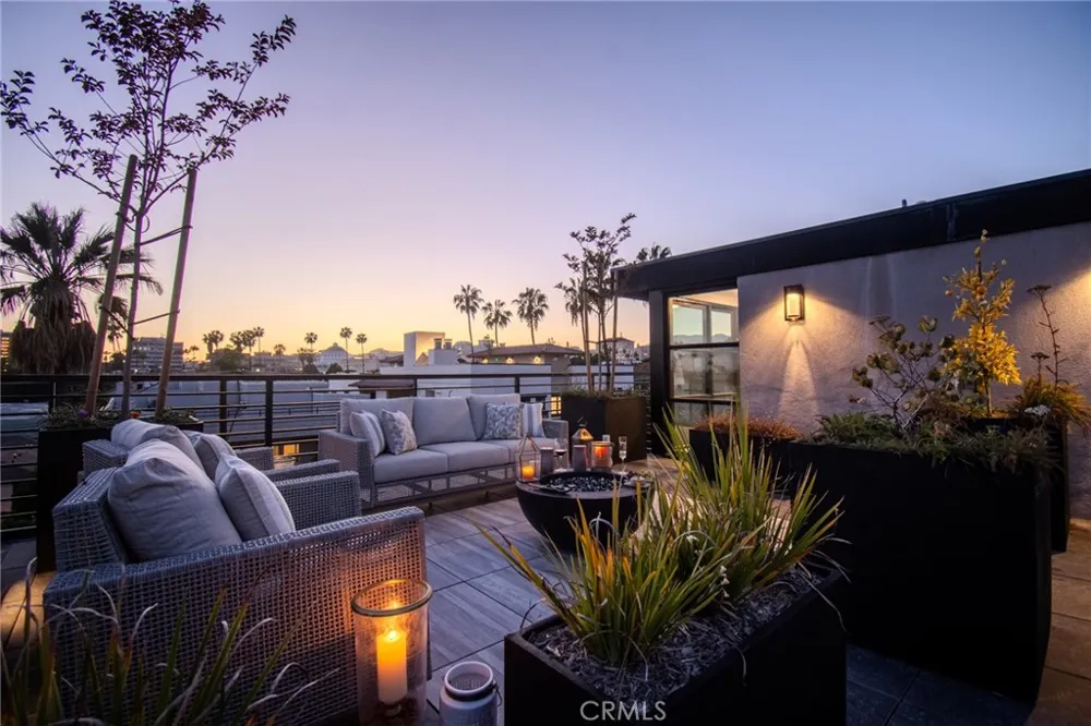 150 S Oak Knoll #202