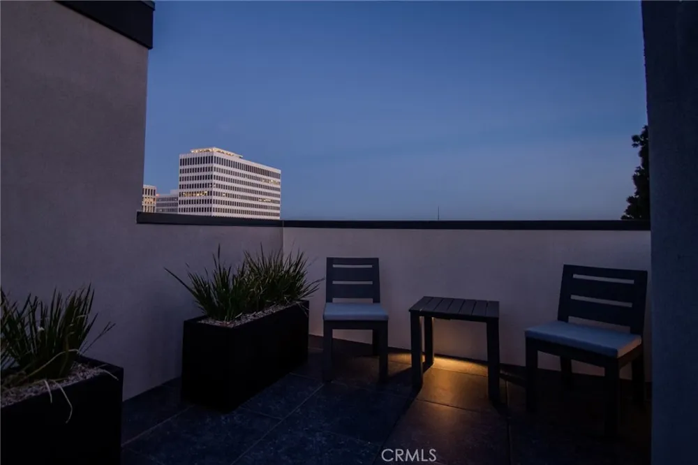 150 S Oak Knoll #202 Pasadena, CA 91101