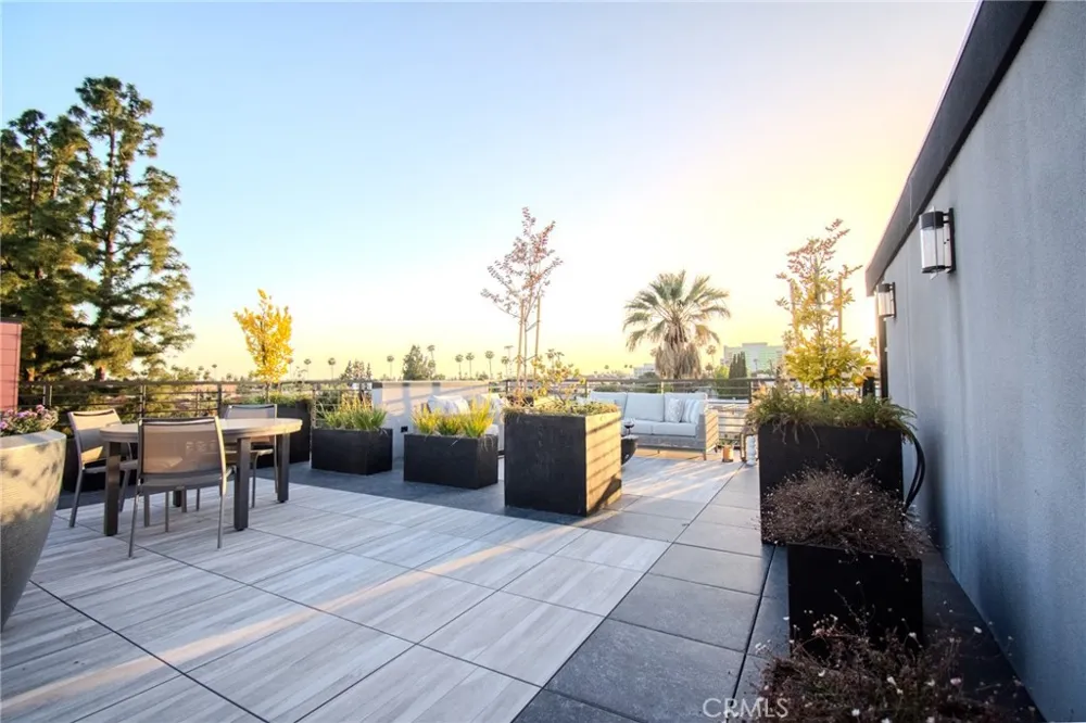 150 S Oak Knoll #202 Pasadena, CA 91101