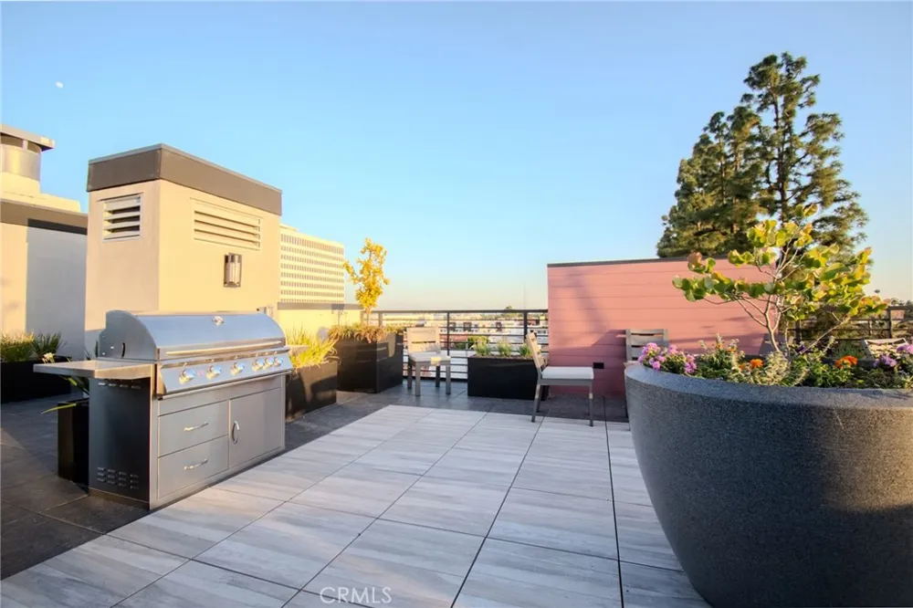 150 S Oak Knoll #202 Pasadena, CA 91101
